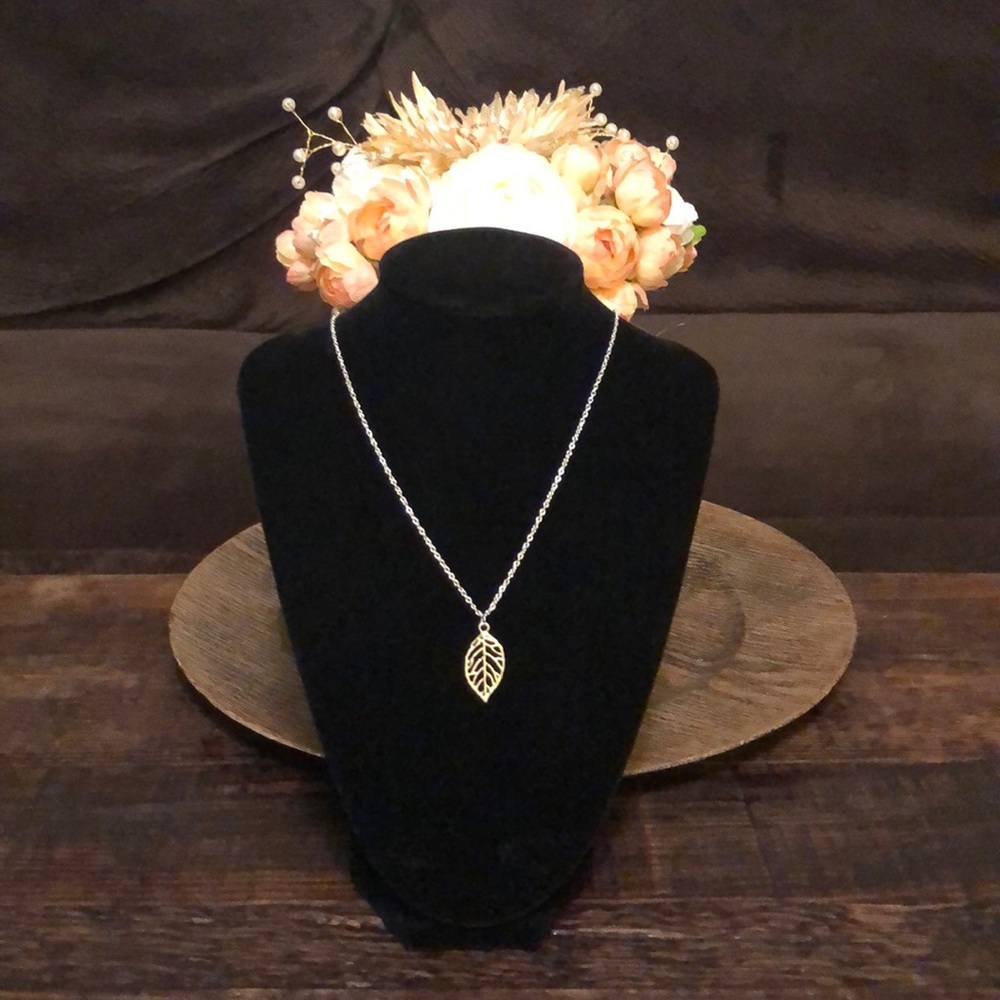 Silver Leaf Pendant Necklace